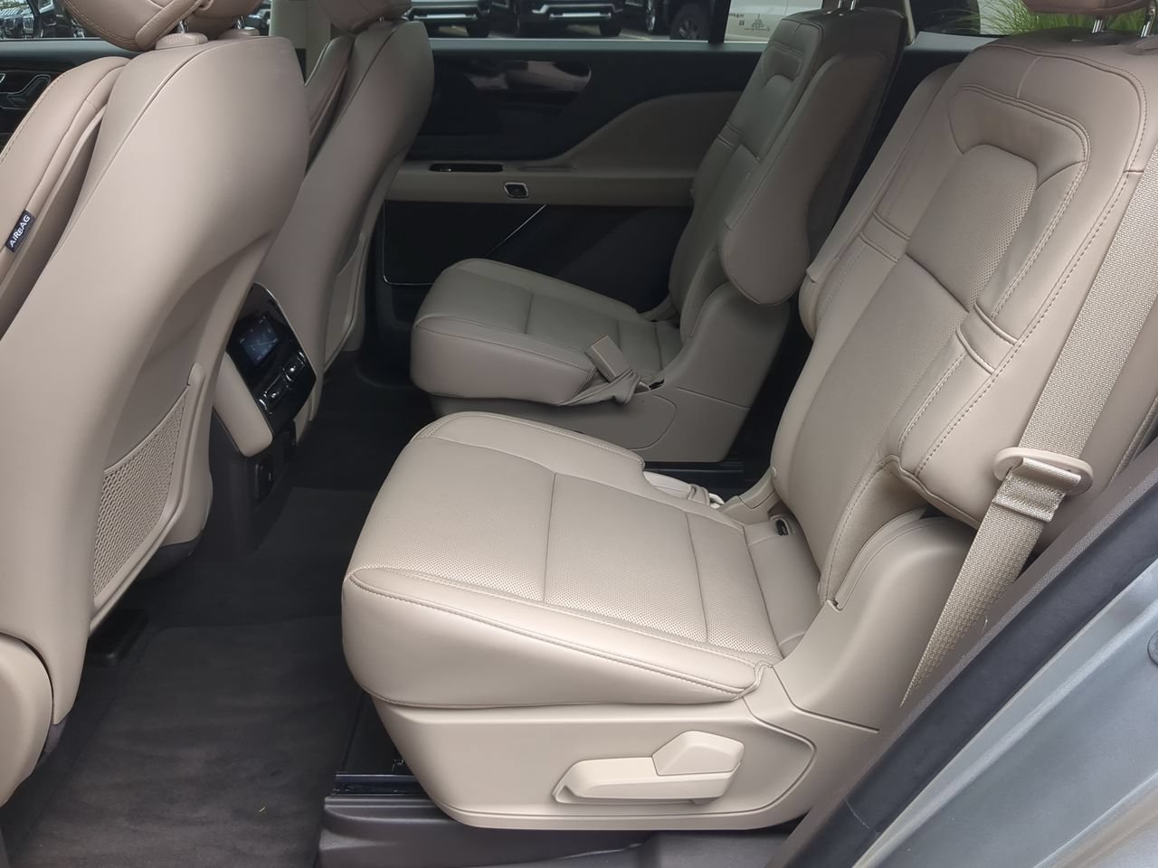 Used 2024 Lincoln Aviator Reserve w/ Equipment Group 201A RWD image 23
