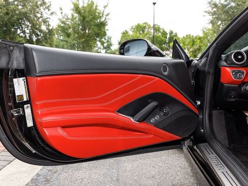 Used 2017 Ferrari California T RWD image 26