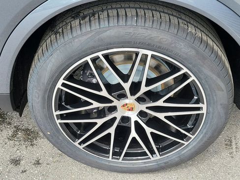 New 2026 Porsche Cayenne Base image 11