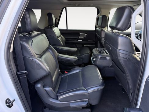 Certified 2025 Ford Expedition Max Platinum image 18