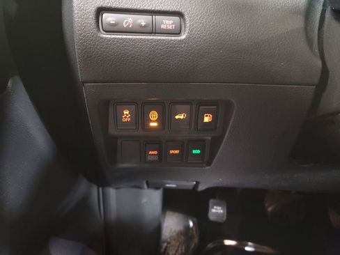 Used 2019 Nissan Rogue SV image 12