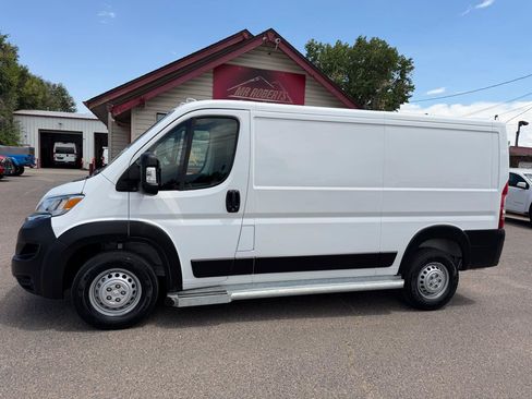 Used 2025 RAM ProMaster 2500 w/ U-Haul Equipment Group FWD image 5