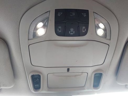 Used 2017 Chrysler Pacifica Limited w/ UConnect Theater Package FWD image 26