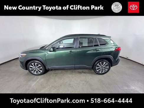 Used 2023 Toyota Corolla Cross XLE image 6