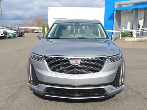 Used 2023 Cadillac XT6 Premium Luxury w/ Technology Package image 2