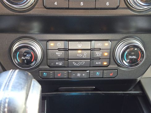 Used 2019 Ford F150 Platinum w/ Max Trailer Tow Package image 20