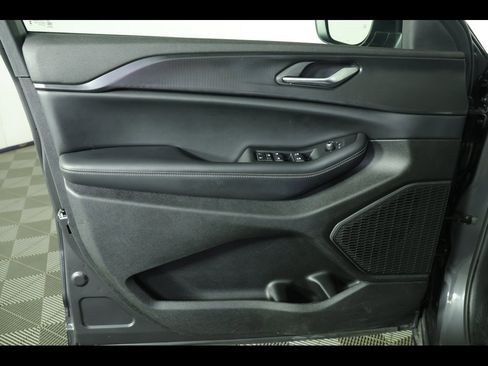 Used 2023 Jeep Grand Cherokee Laredo image 21