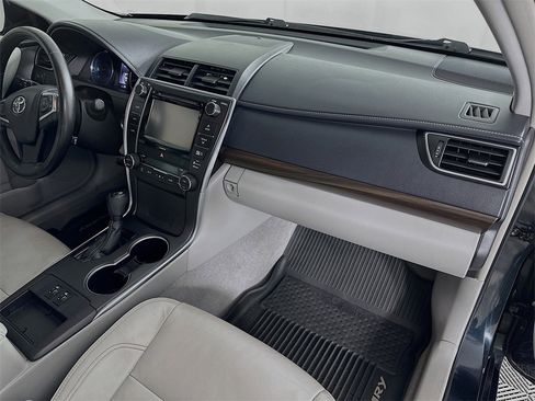 Used 2016 Toyota Camry XLE image 29