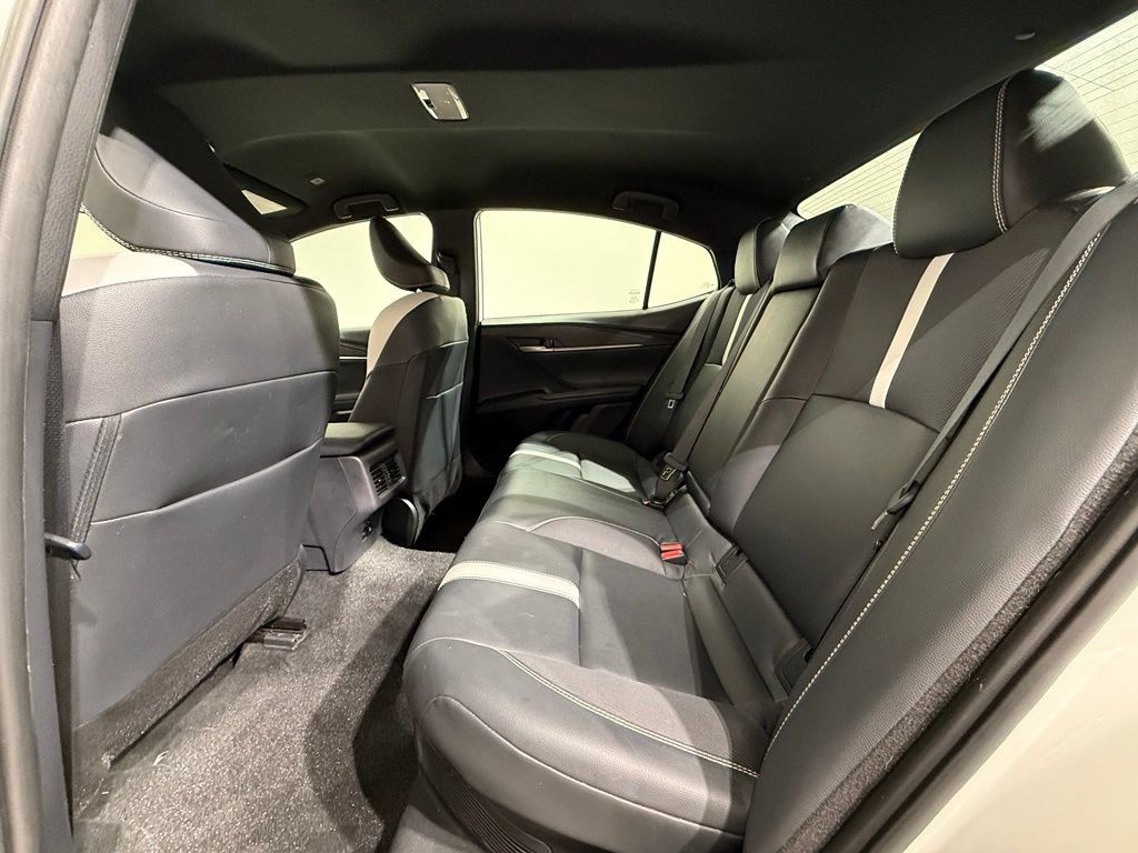 Used 2025 Toyota Camry SE FWD image 17