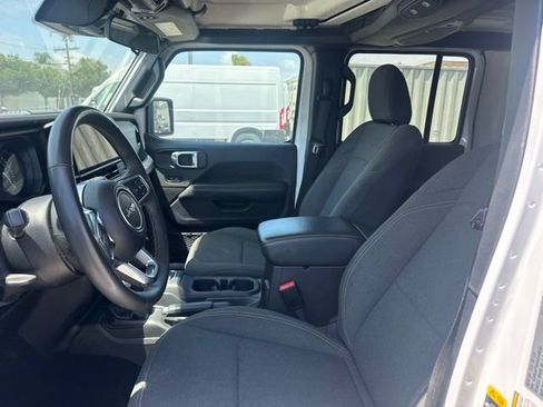 Used 2024 Jeep Wrangler Unlimited Sahara AWD/4WD image 9