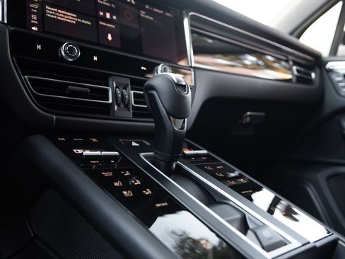 Certified 2026 Porsche Macan AWD/4WD image 27