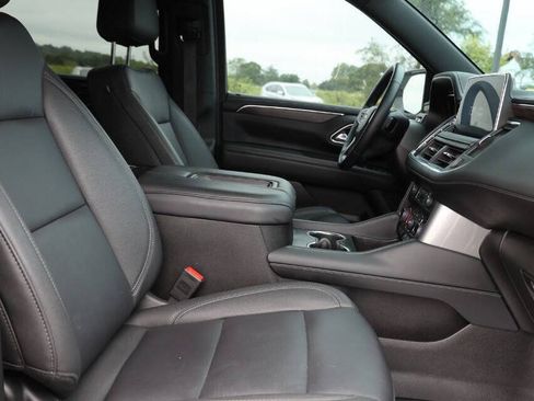 Used 2024 Chevrolet Suburban Z71 w/ Luxury Package AWD/4WD image 15