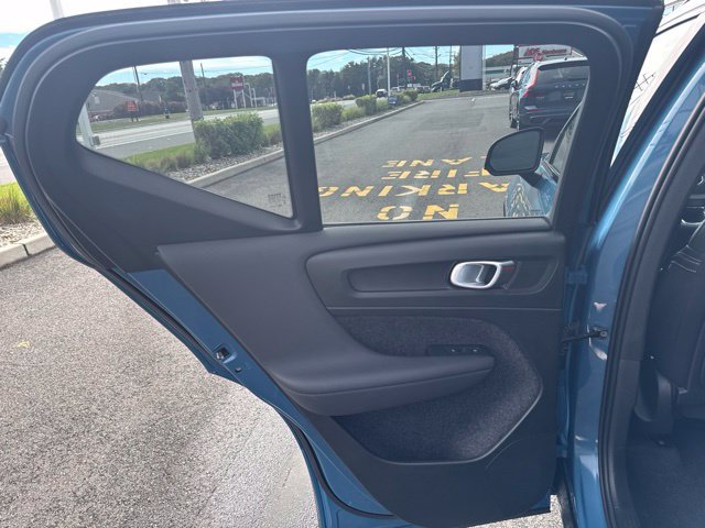 Certified 2025 Volvo XC40 B5 Plus AWD/4WD image 13