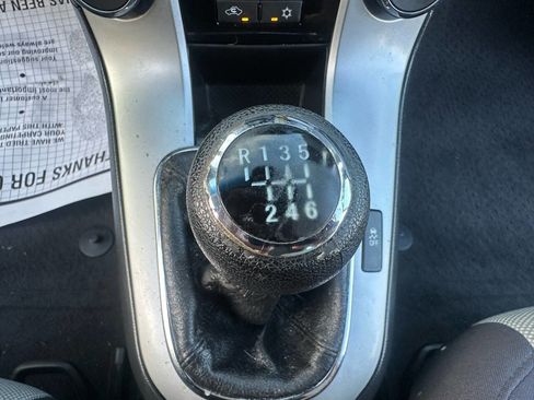 Used 2013 Chevrolet Cruze LS image 18