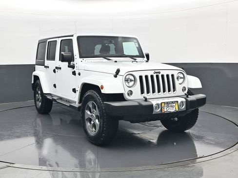 Used 2016 Jeep Wrangler Unlimited Sahara AWD/4WD image 3