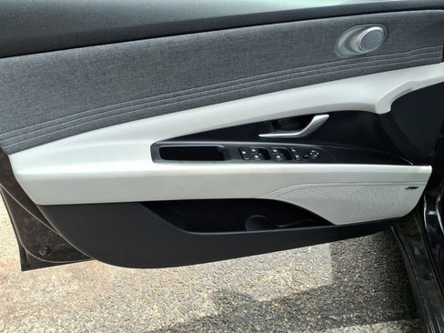 Used 2023 Hyundai Elantra Limited FWD image 16