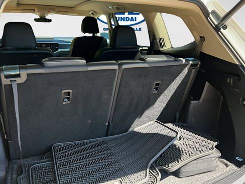 Used 2023 Volkswagen Atlas SEL Premium image 17