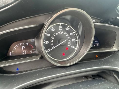 Used 2018 MAZDA MAZDA3 Sport FWD image 11