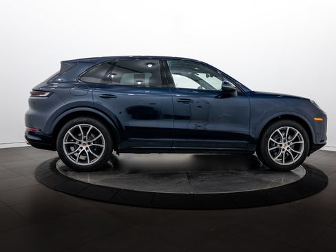 Certified 2026 Porsche Cayenne AWD/4WD image 8