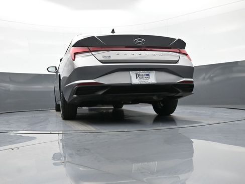 Certified 2023 Hyundai Elantra SEL w/ Preferred Accessory Package FWD image 30