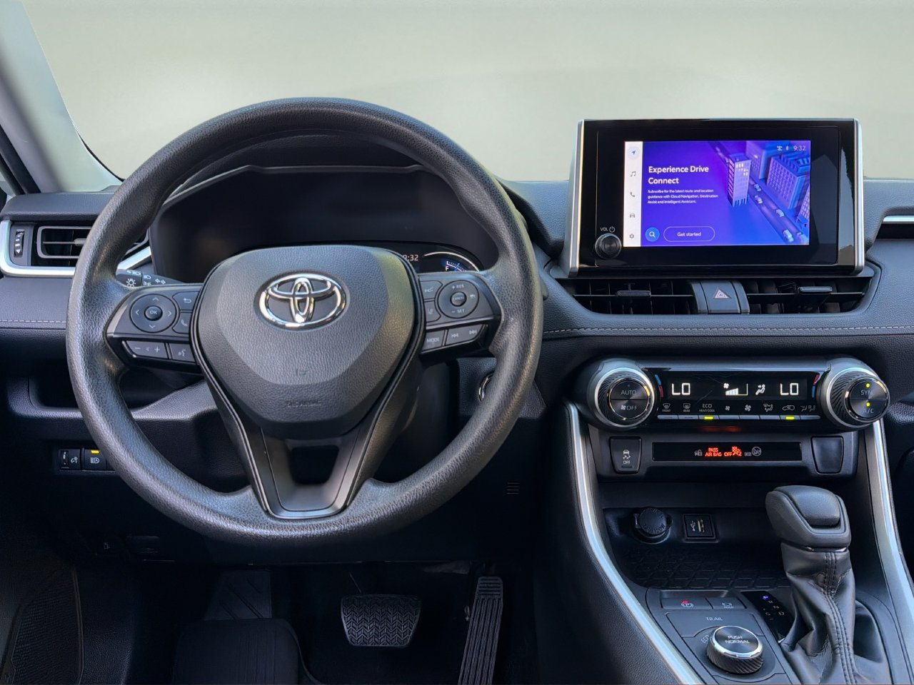 Used 2025 Toyota RAV4 XLE AWD/4WD image 15