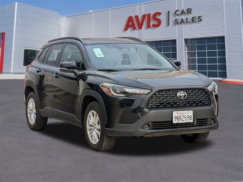 Used 2025 Toyota Corolla Cross LE image 3