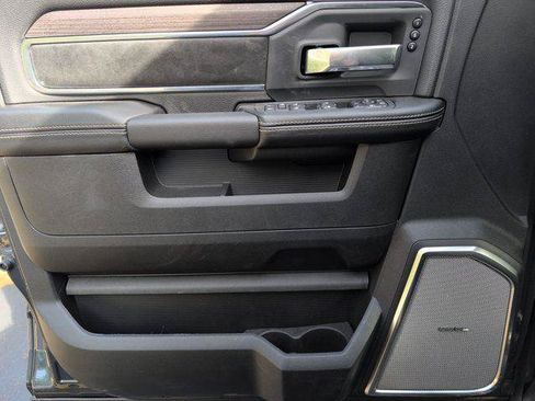 New 2026 RAM 2500 Laramie AWD/4WD image 19