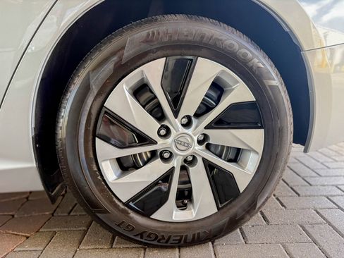 Used 2024 Nissan Altima 2.5 S FWD image 11