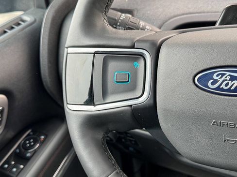 Used 2025 Ford Expedition Active image 31