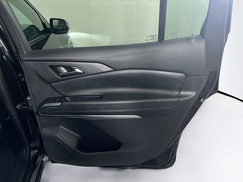 Used 2024 Chevrolet Traverse LT image 32