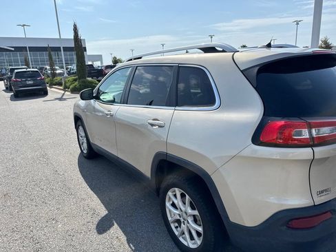 Used 2015 Jeep Cherokee Latitude w/ Comfort/Convenience Group FWD image 14