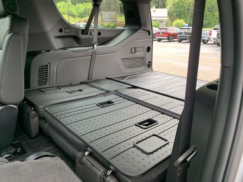 New 2025 Chevrolet Suburban High Country image 19