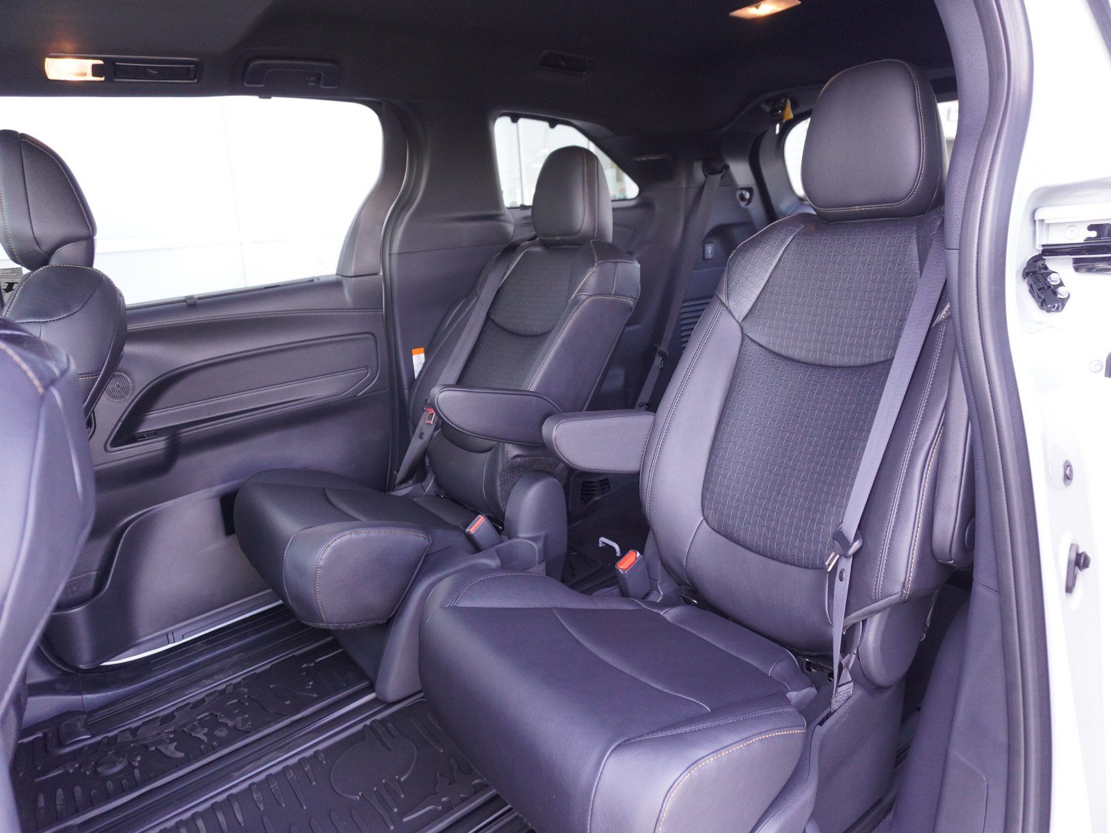 New 2026 Toyota Sienna XLE Woodland Edition AWD/4WD image 13