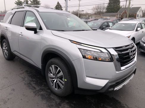 New 2025 Nissan Pathfinder SL image 15