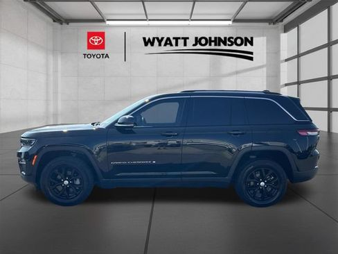 Used 2023 Jeep Grand Cherokee Limited AWD/4WD image 2