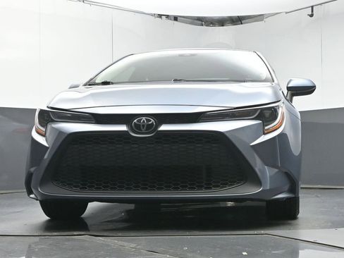 Used 2021 Toyota Corolla LE w/ LE Convenience Package FWD image 31