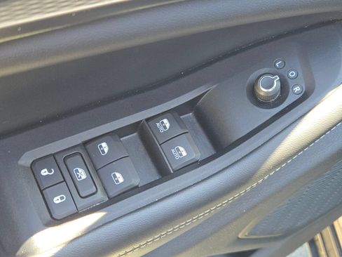 Used 2023 Jeep Grand Cherokee Laredo AWD/4WD image 19