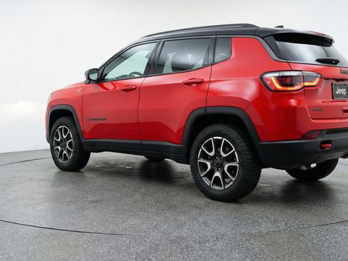 Used 2025 Jeep Compass Trailhawk image 6