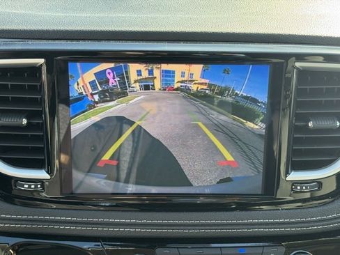 Used 2024 Chrysler Pacifica Touring-L image 20