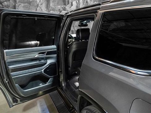 Used 2024 Jeep Wagoneer Series III w/ Premium Group I image 11