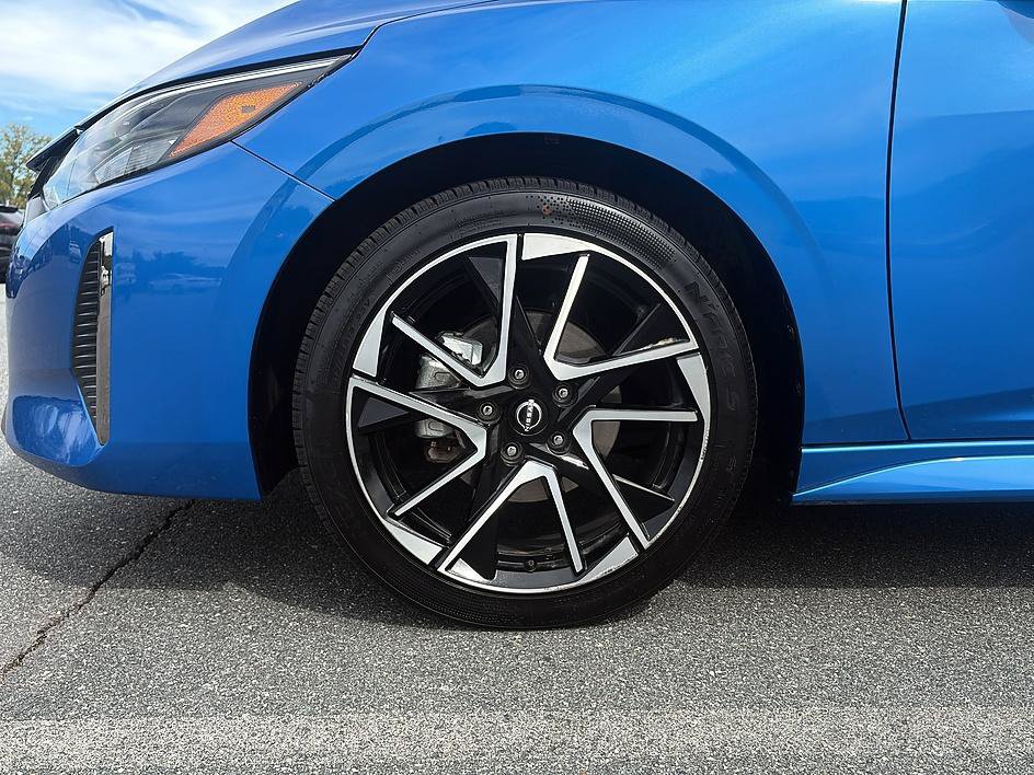 Certified 2025 Nissan Sentra SR FWD image 9