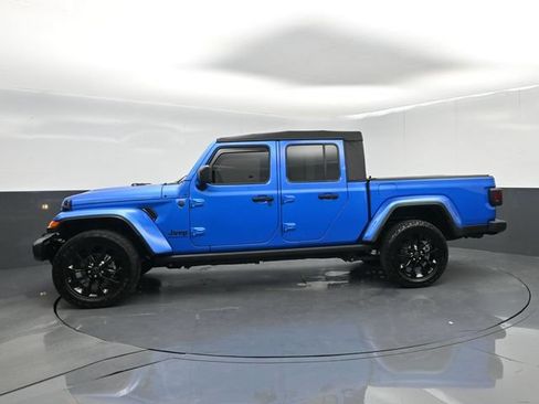 Used 2025 Jeep Gladiator Sport AWD/4WD image 5