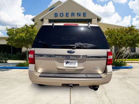 Used 2017 Ford Expedition XLT RWD image 4