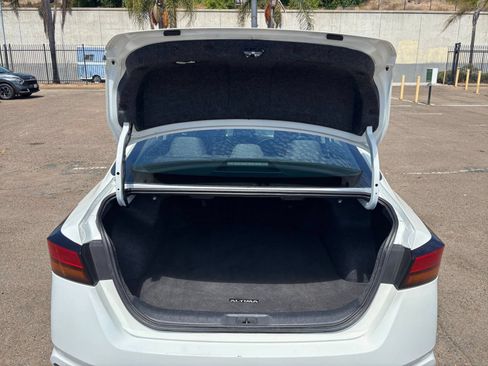 Used 2025 Nissan Altima 2.5 SV FWD image 31