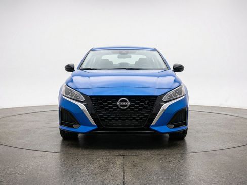 Used 2025 Nissan Altima 2.5 SV image 2