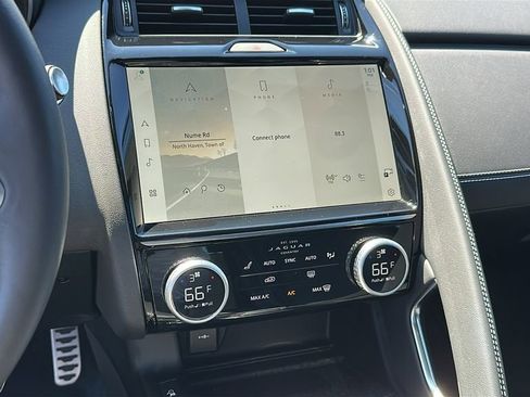 Used 2024 Jaguar E-PACE R-Dynamic SE image 15