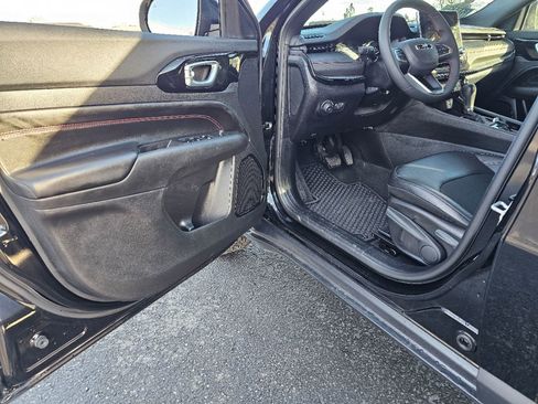 Used 2025 Jeep Compass Trailhawk image 28