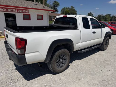 Used 2020 Toyota Tacoma SR RWD image 2