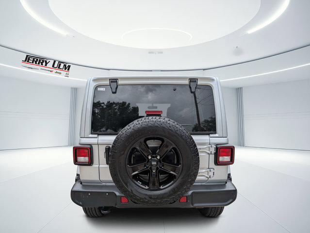 Used 2022 Jeep Wrangler Unlimited Sahara AWD/4WD image 4