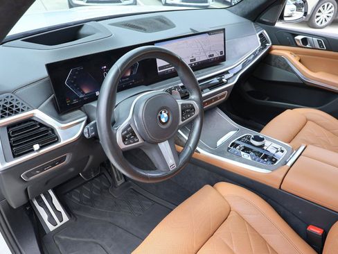 Used 2024 BMW X7 xDrive40i w/ M Sport Package AWD/4WD image 42